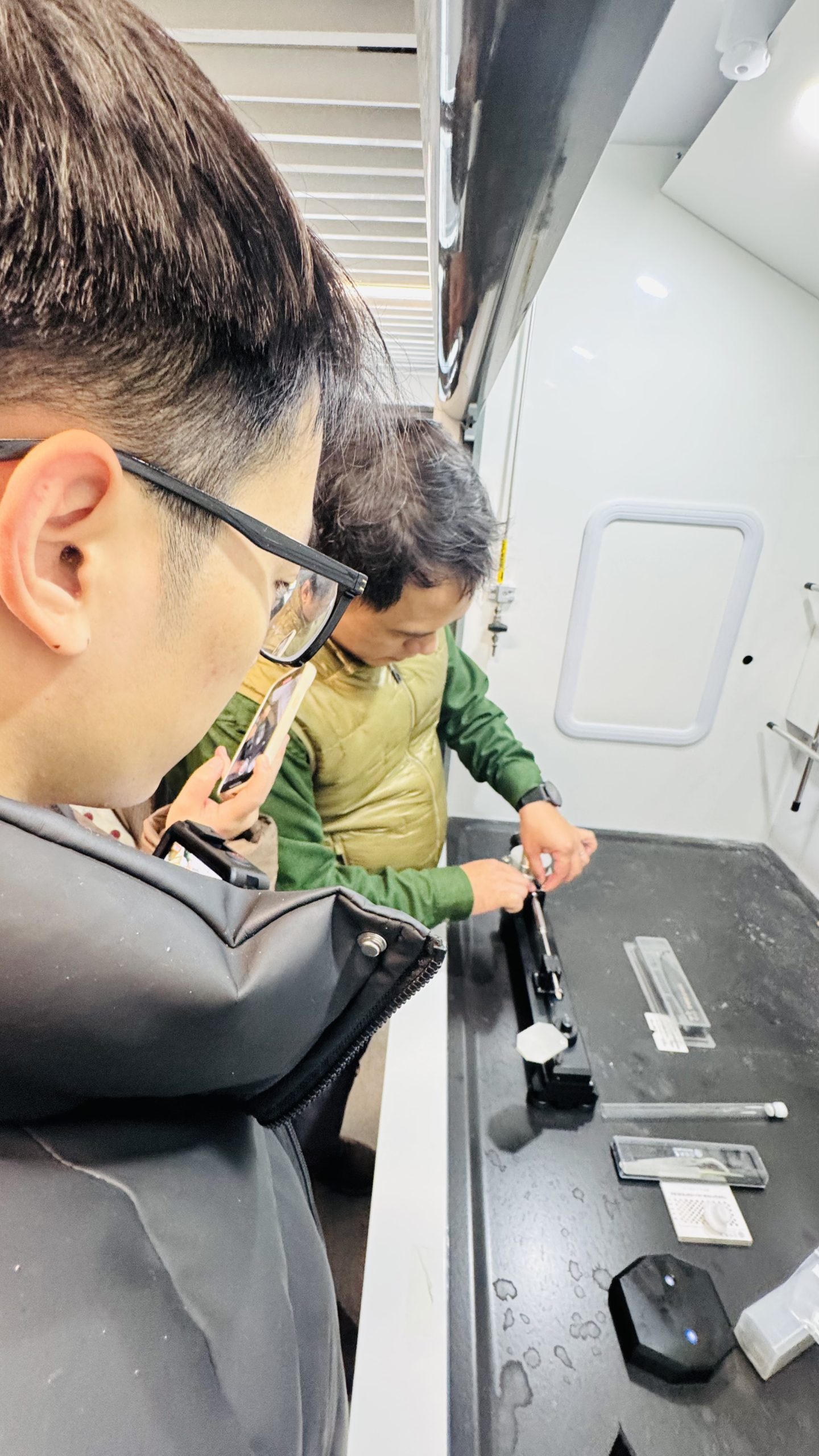 双倾冷冻真空传输样品杆在东南大学无锡校区的应用测试报告 ——实现空气敏感样品“零暴露”转移的关键解决方案插图1